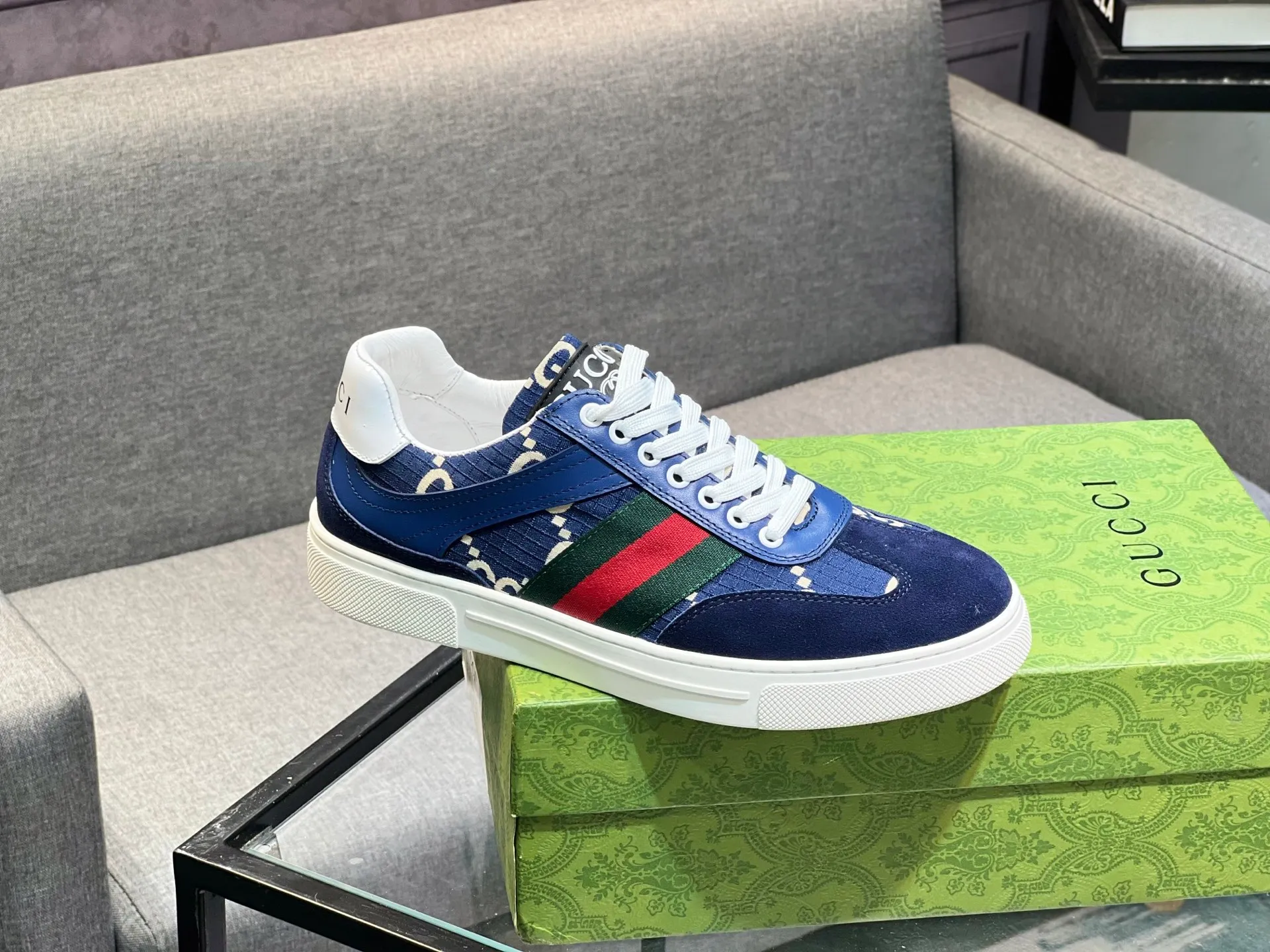 Men's Men's Shoes 💰440 Gucci Gucci's latest trendy shoes and casual shoes are popular in physical stores, new spring and summer comfortable imported custom original cowhide, unique jacquard fabric element design. With sheepskin lining, original bottom, 💪 details determine quality, you can enter and leave the counter at will, welcome to compare🇮🇹, code number 38-44 (45 customized)
